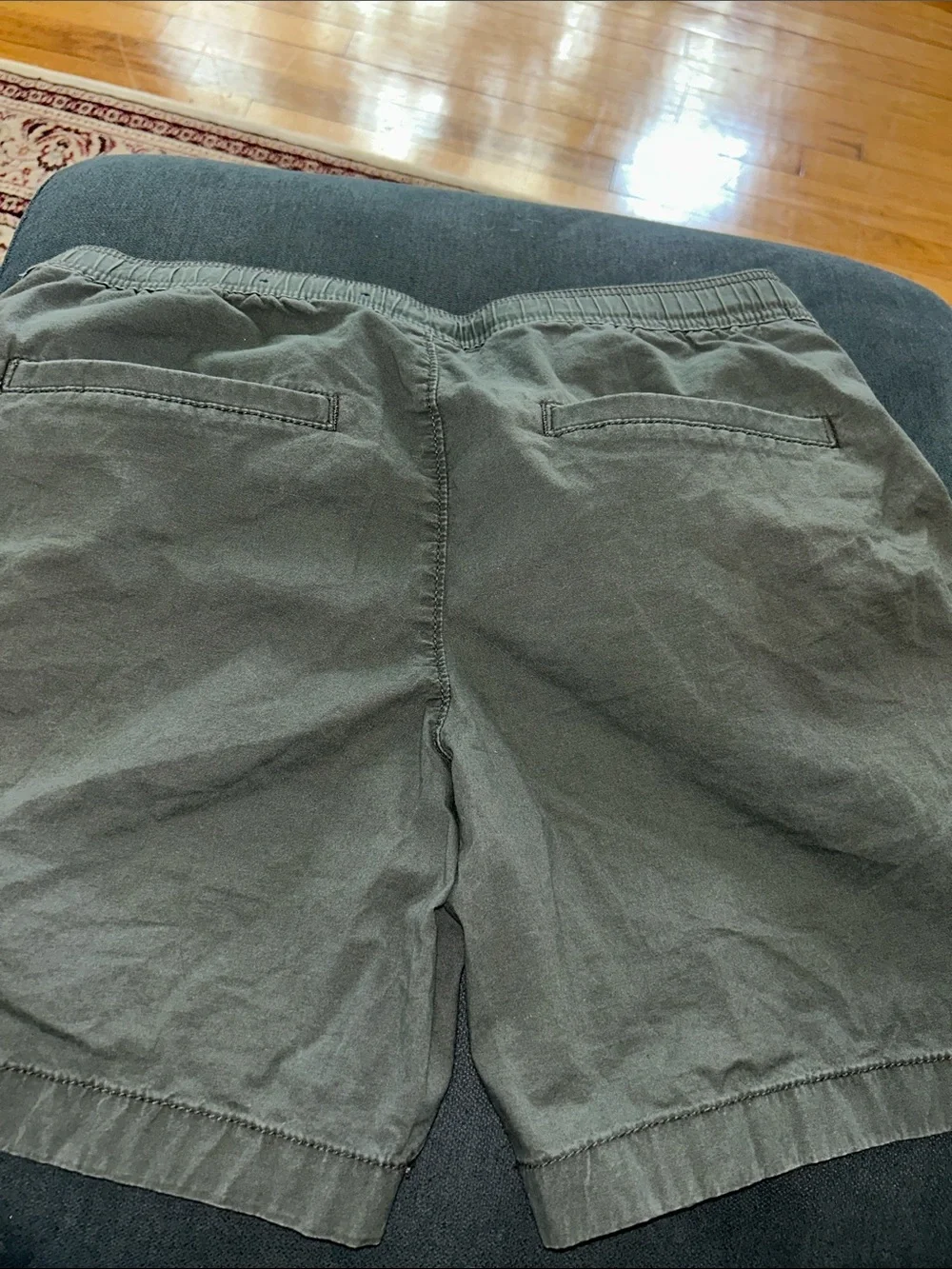Men's Gray Elastic Waist Casual Shorts with Webbing Belt